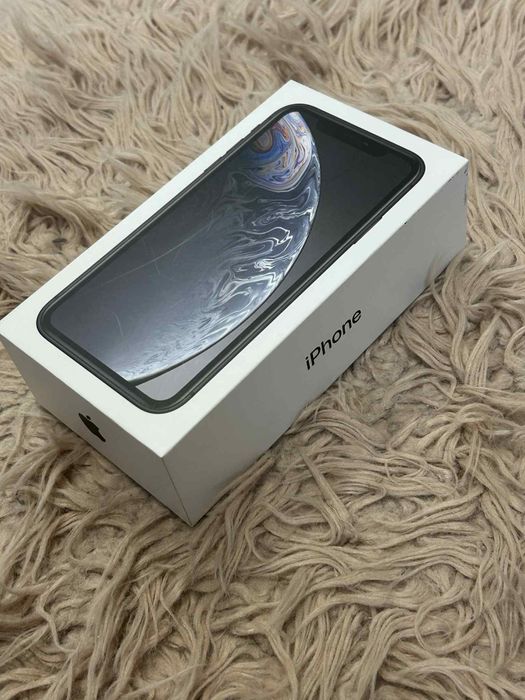 iphone XR + 9 caseów