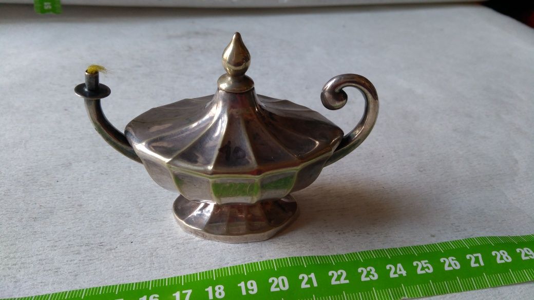 Lampka oliwna przedwojenna z dedykacją w cenie 850 zł