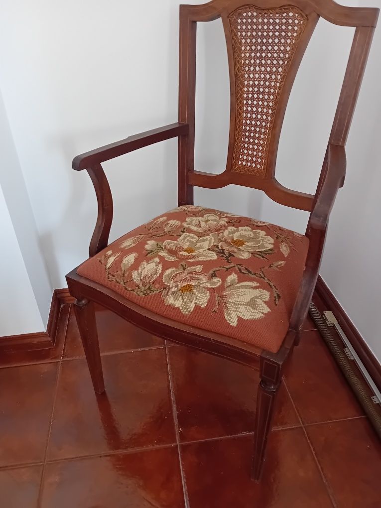 Cadeirão / Cadeira de Braços