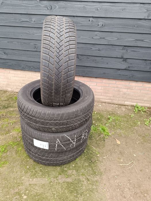 Opony Vredestein Wintrac Pro 235 60 R18 107H M+S komplet