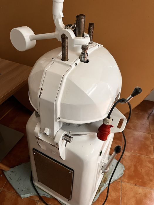 Maquina de fazer pão, usada apenas 3/4 vezes