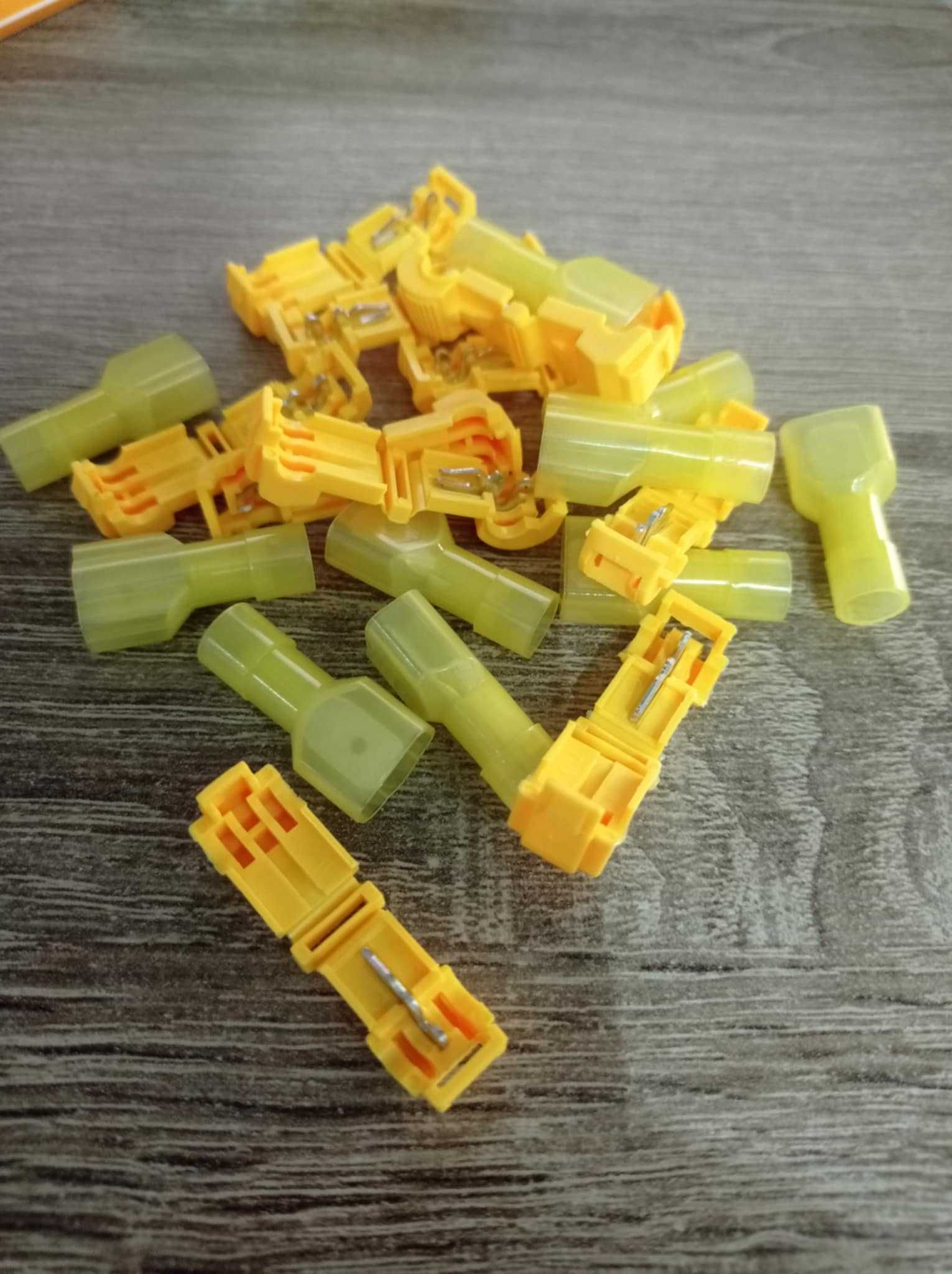 Szybkozłączka przewodu typu T3 2-4mm2 żółta 10szt.