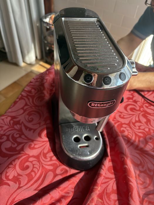 Máquina café DeLonghi com moinho