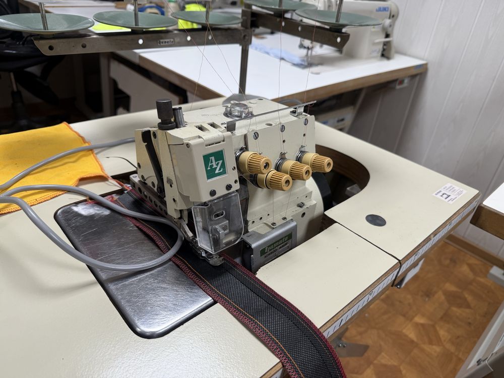 Overlock Yamato AZ-8500 (JUKI SIRUBA) 5 nitkowy Servo 230V