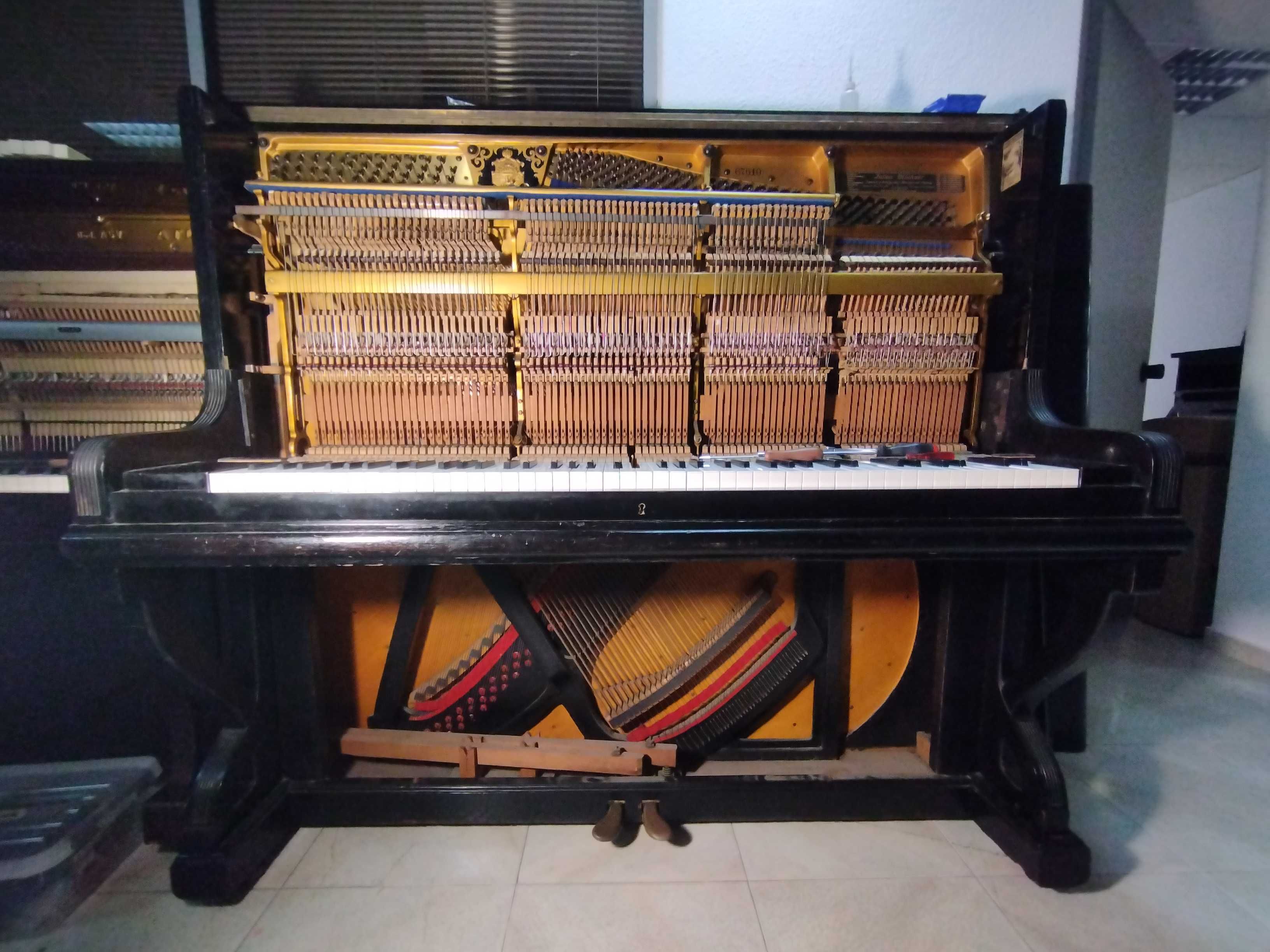 Piano Vertical Blüthner / Blüthner Upright Piano