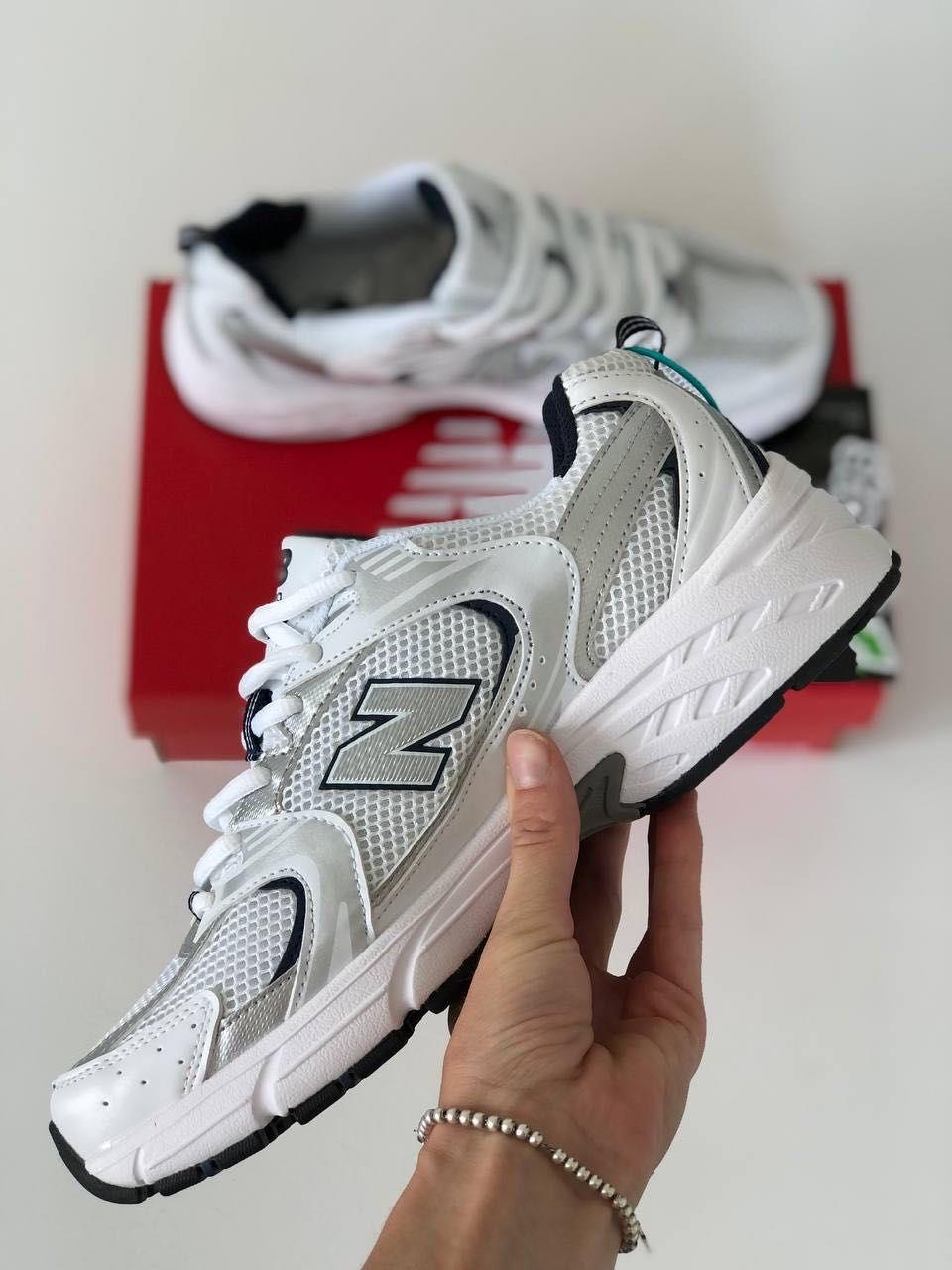 Женские кроссовки New Balance white&silver. Размеры 36-41