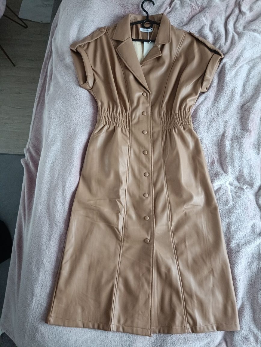 Reserved rozmiar M 38 sukienka eco skóra midi camel imitacja skóry