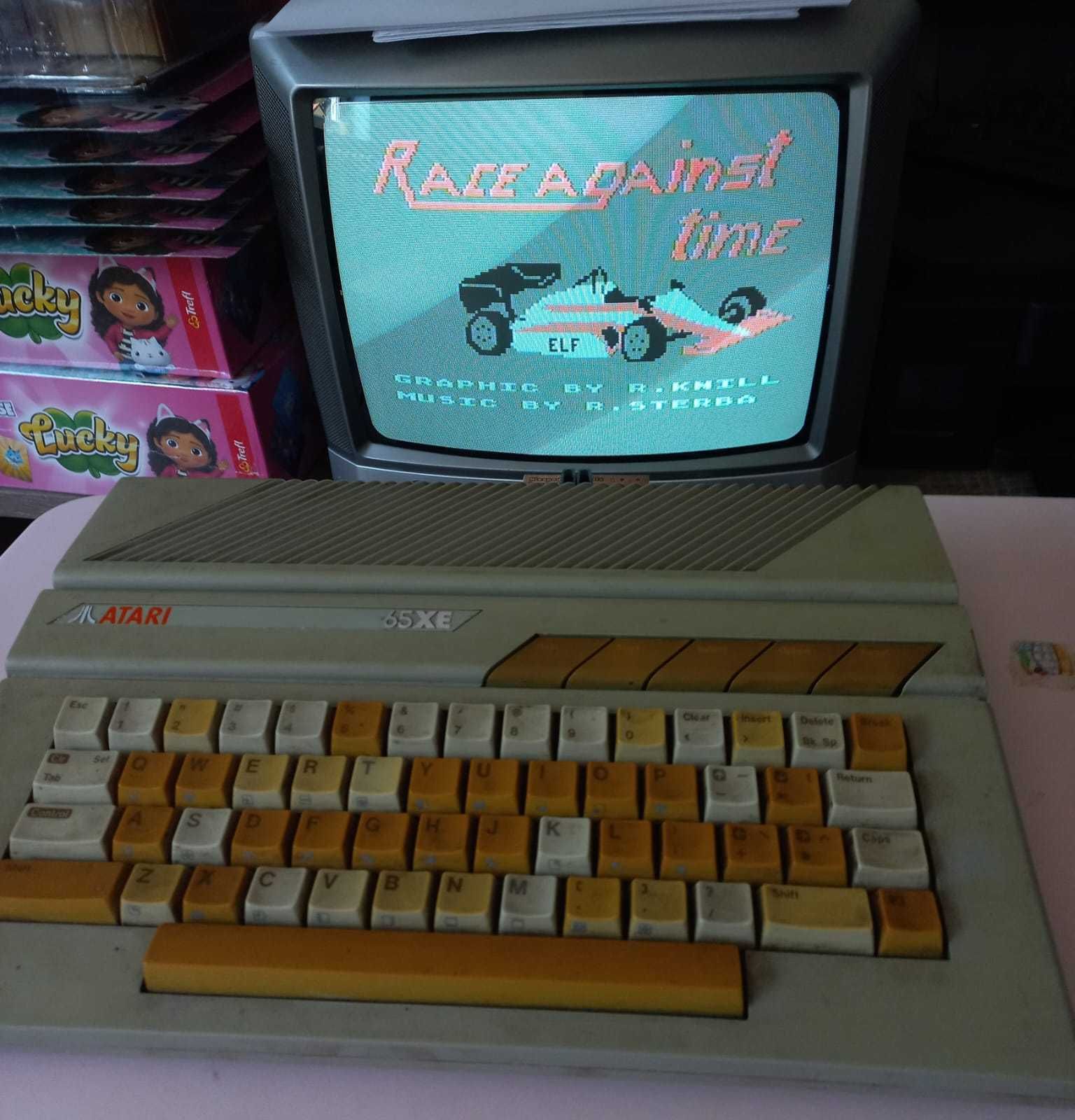 Atari 65XE sama jednostka prezent SPRAWNA