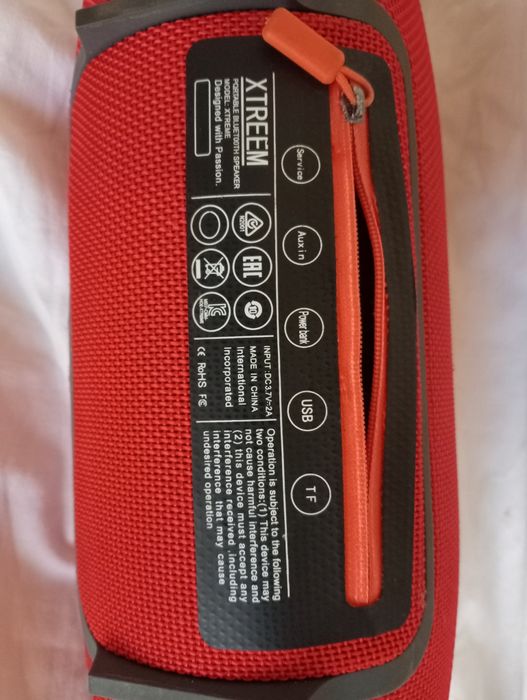 Блютуз колонка JBL состояние хорошее все работает.