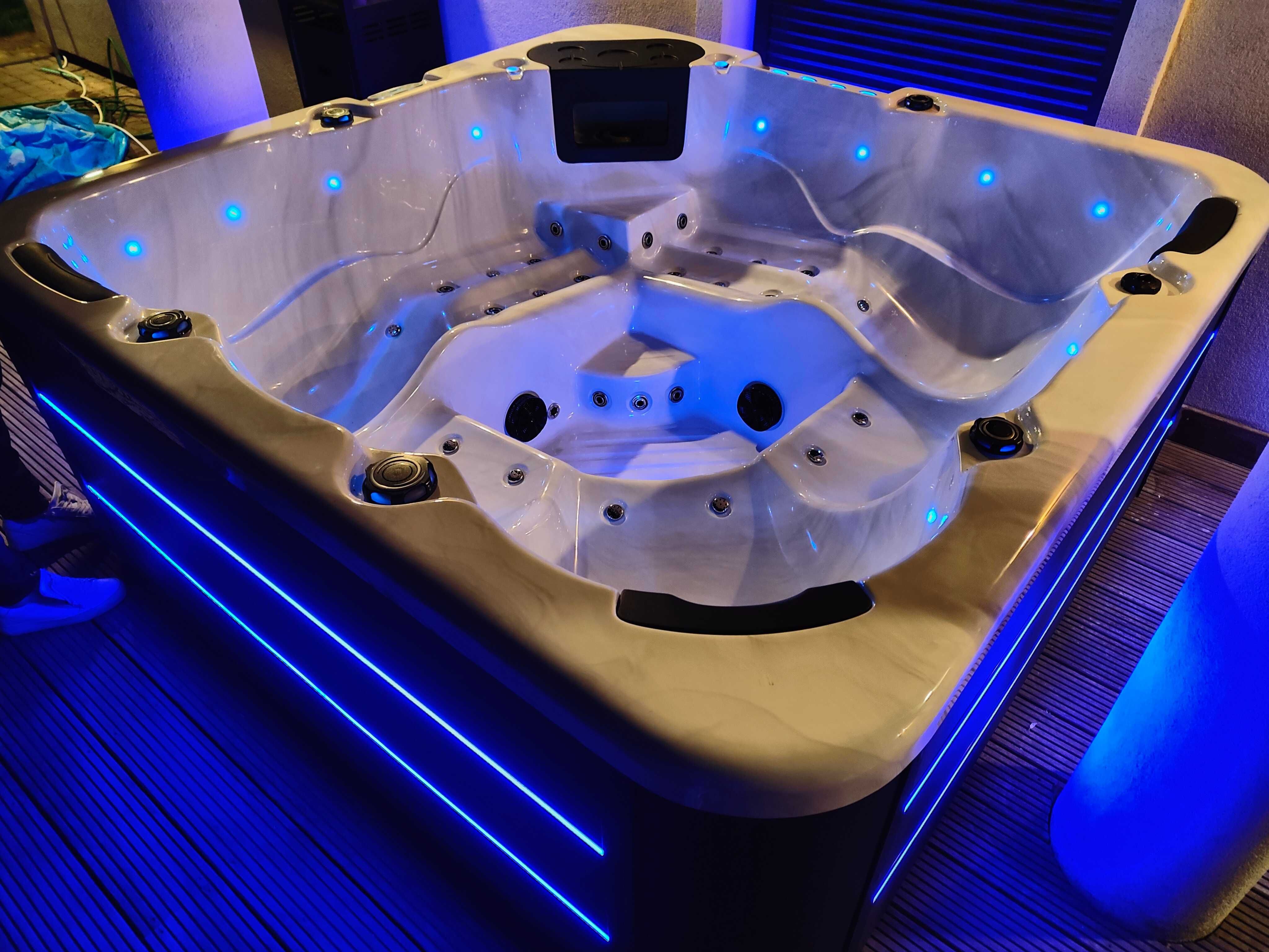 Jacuzzi Balboa Touch4, dwie leżanki , wifi , bluetooth, Na Drewno