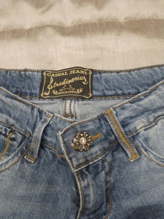 Calças de ganga Stradivarius com rasgões