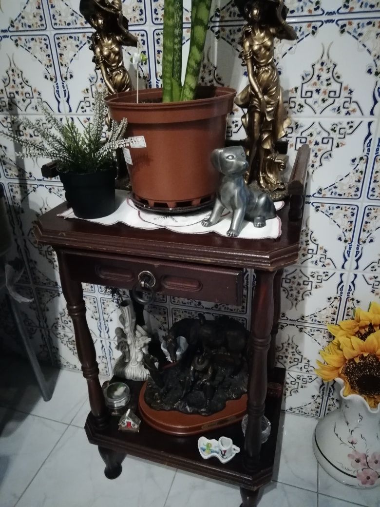 Mesinha Pequena em Mogno Com Gaveta