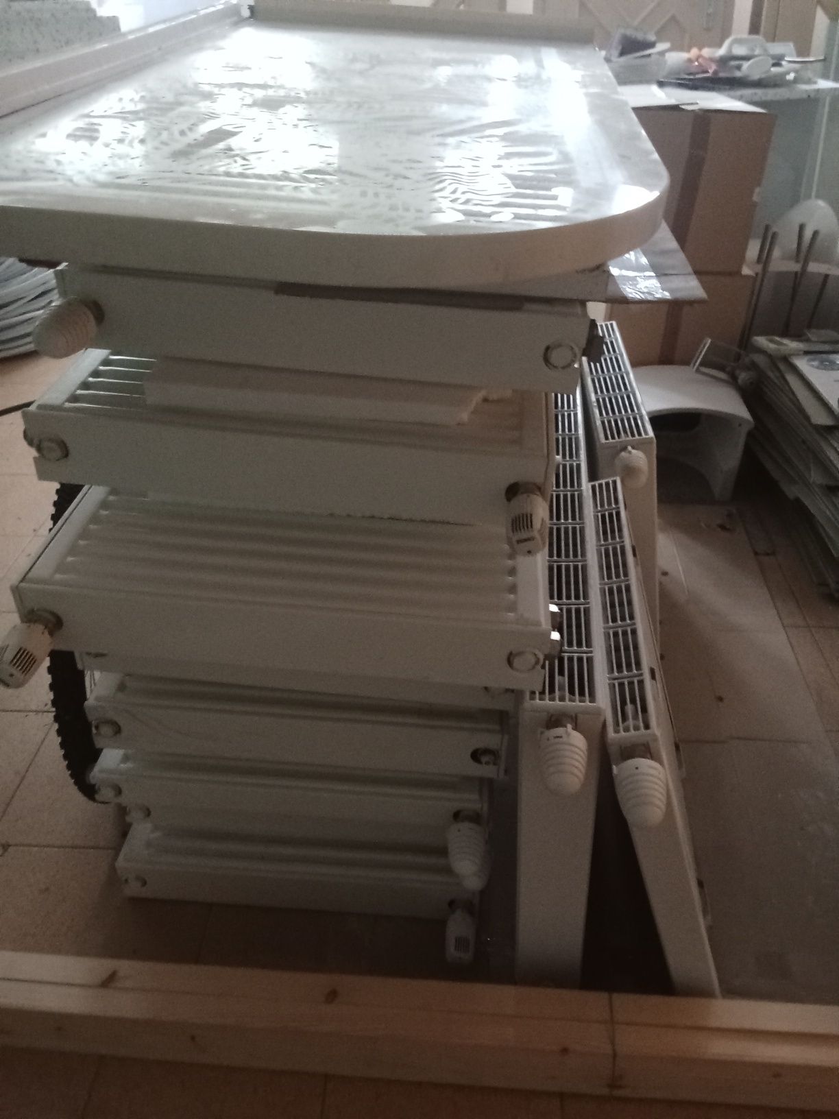 Grzejnik, Radiator. Możliwa jest również dostawa i montaż.