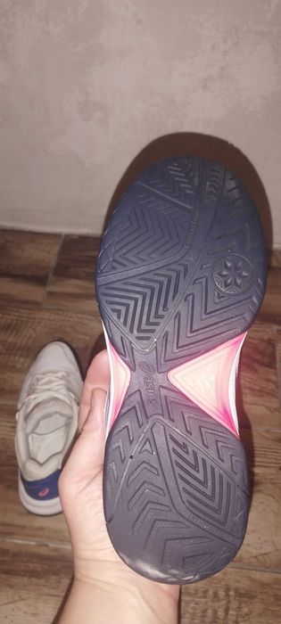 Кросівки asics для тенісу та інших видів спорту