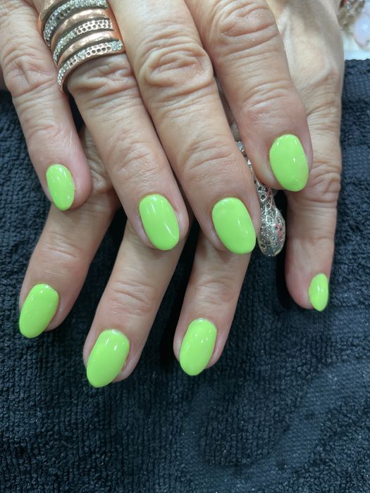 Unhas de Gel, verniz gel, acrilico e manicure e pedicure normal