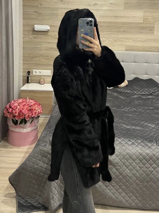 16000 грн. Норкова шубка з капюшоном