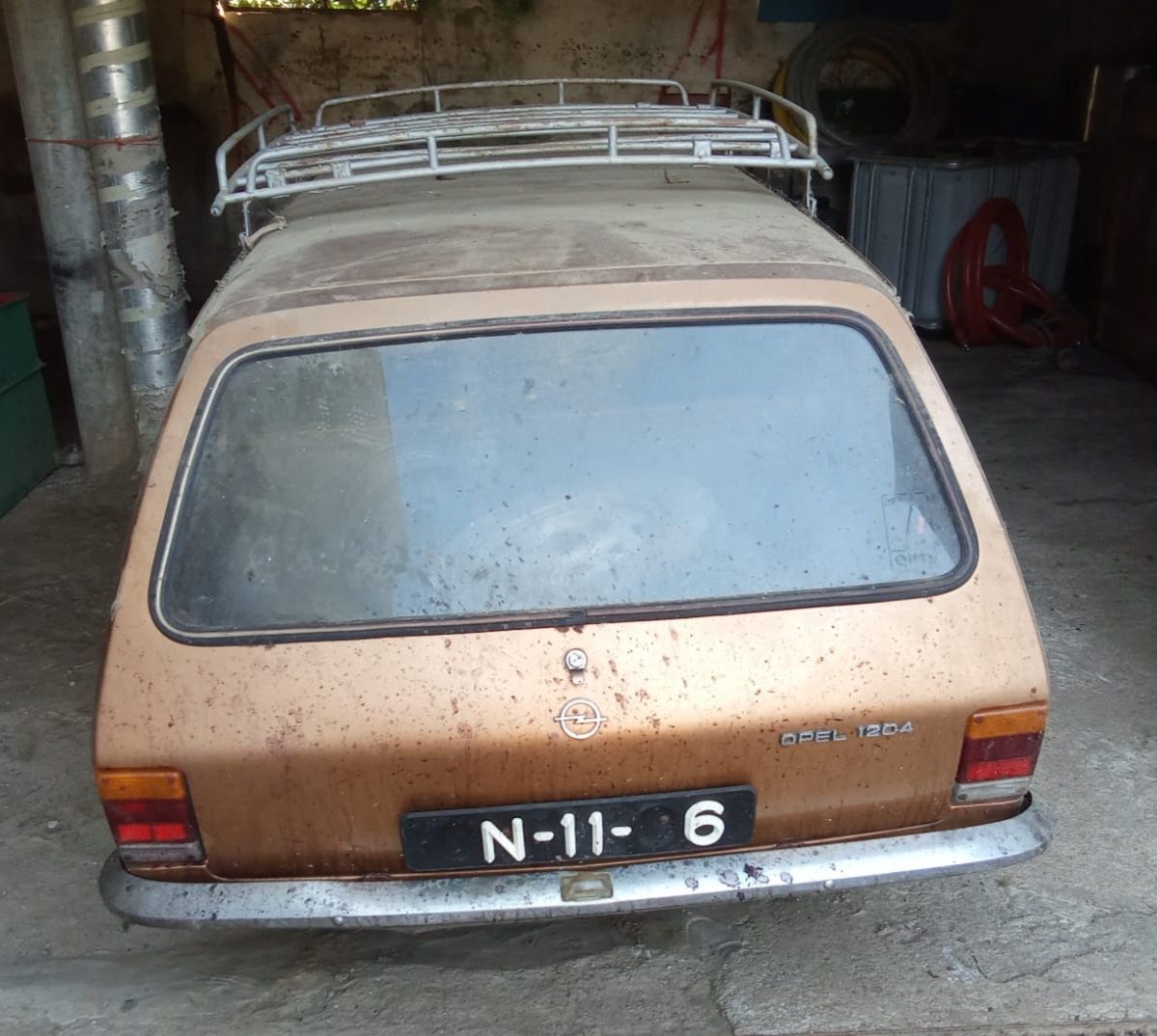 Carro clássico Opel 1204 caravan