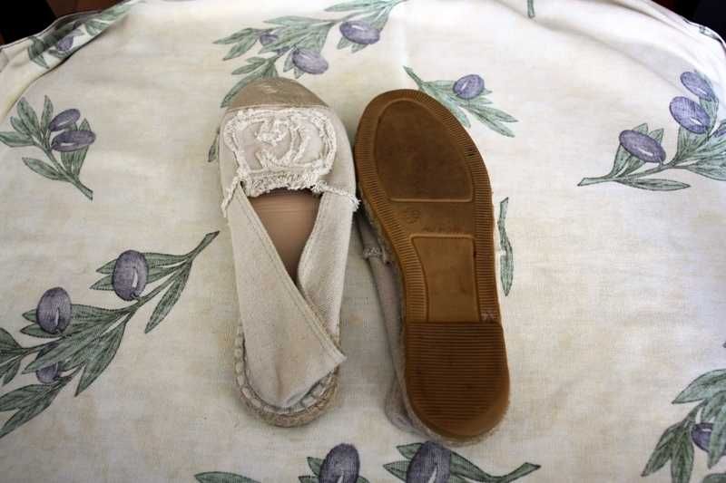 Alpercatas bege crú da GLORIA ORTIZ tamanho 36