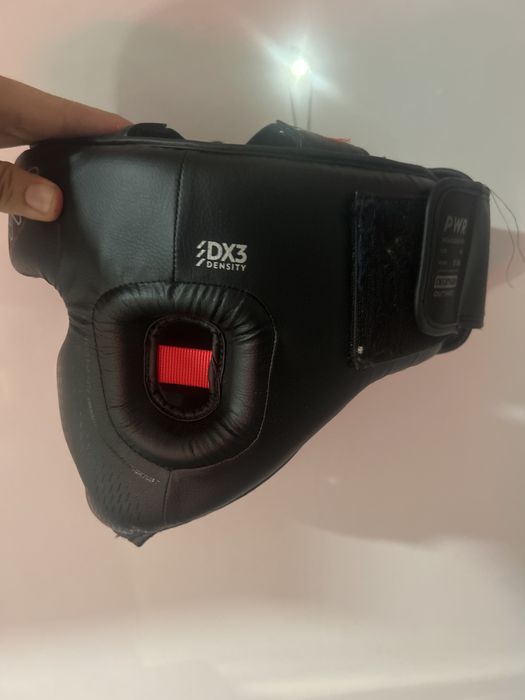 Capacete de boxe usado mas com nada a dizer