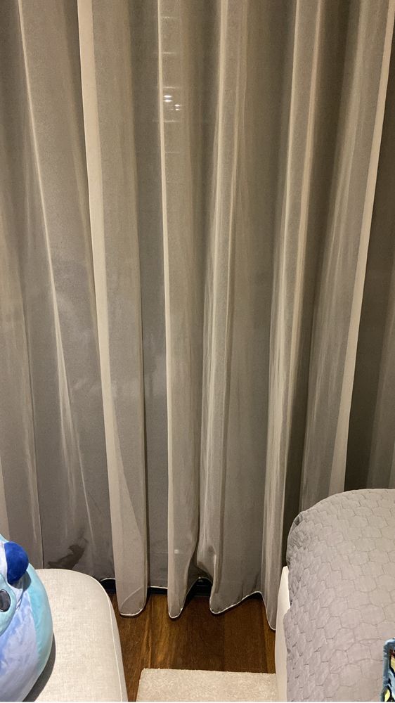 Cortinados cinza claro