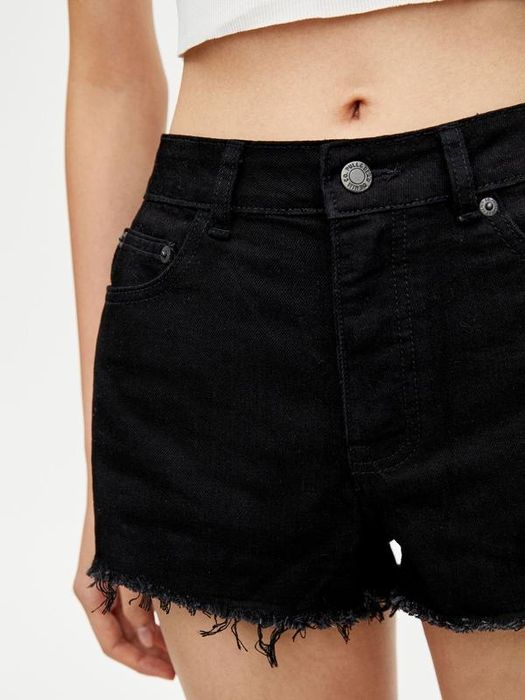 Чорні короткі джинсові шорти Pull&Bear 38 розмір