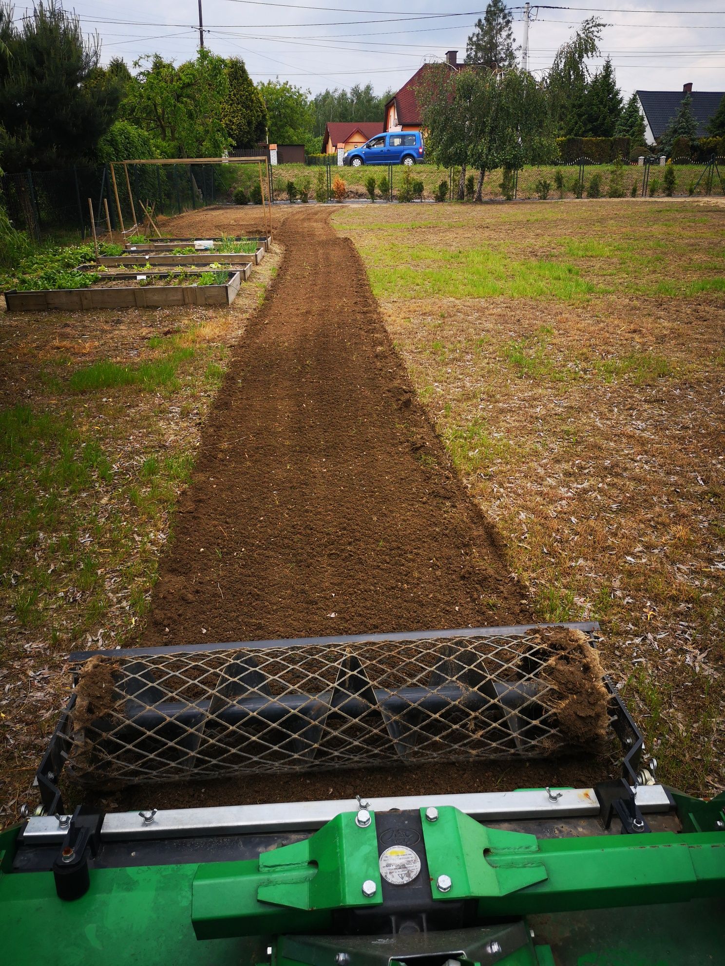 Usługi Glebogryzarką separacyjną zakładanie trawników