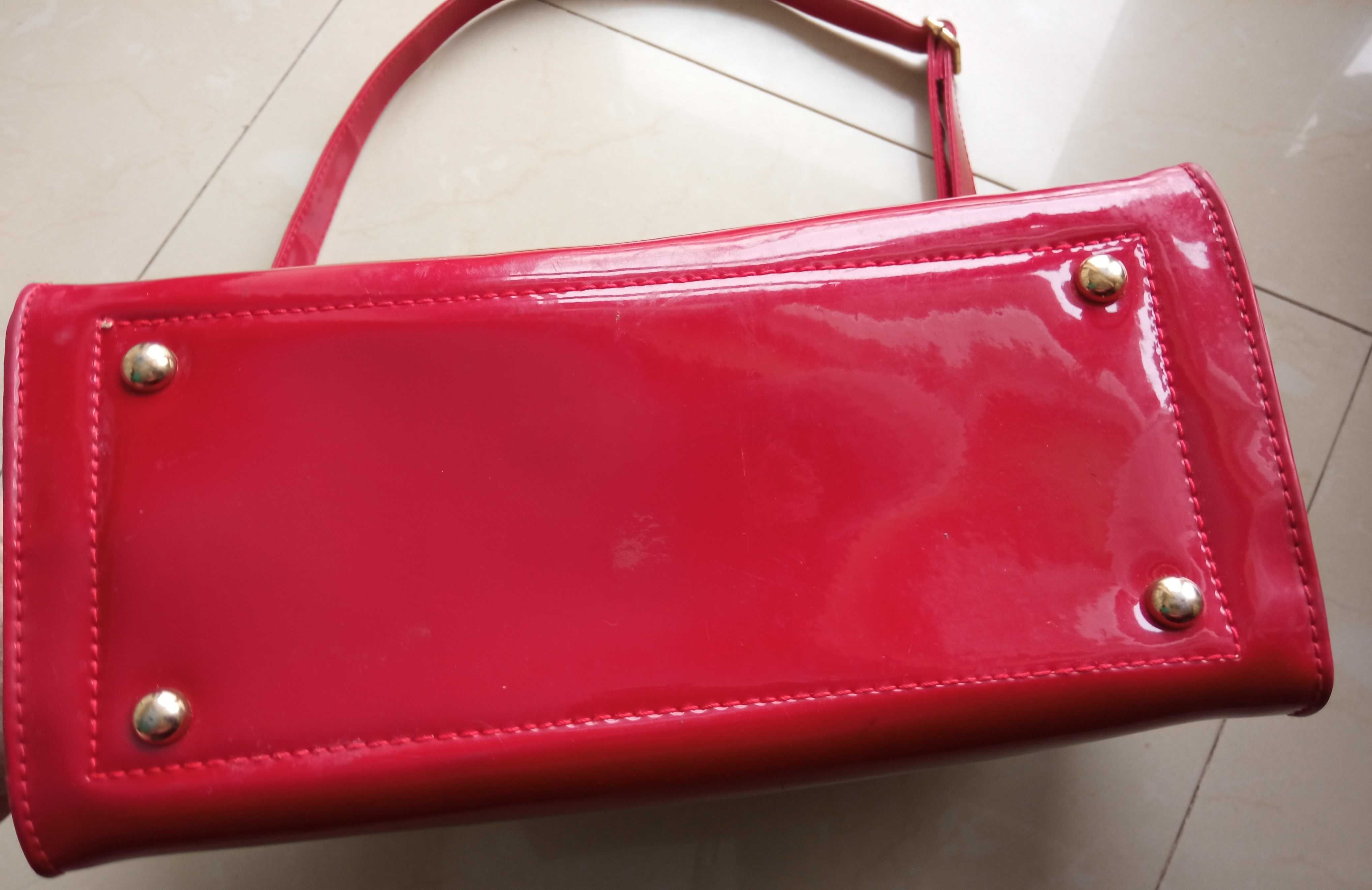 NANUCCI torebka lakierek red 27x40x13 PU