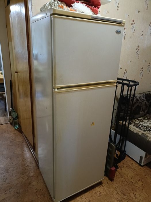 Холодильник б/у.