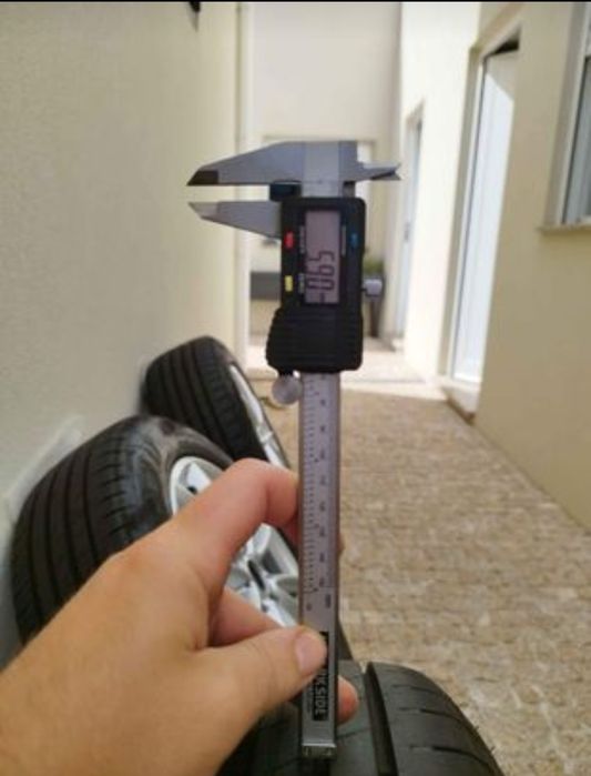 Jantes originais BMW 16" e pneus praticamente novos + sensores pressão