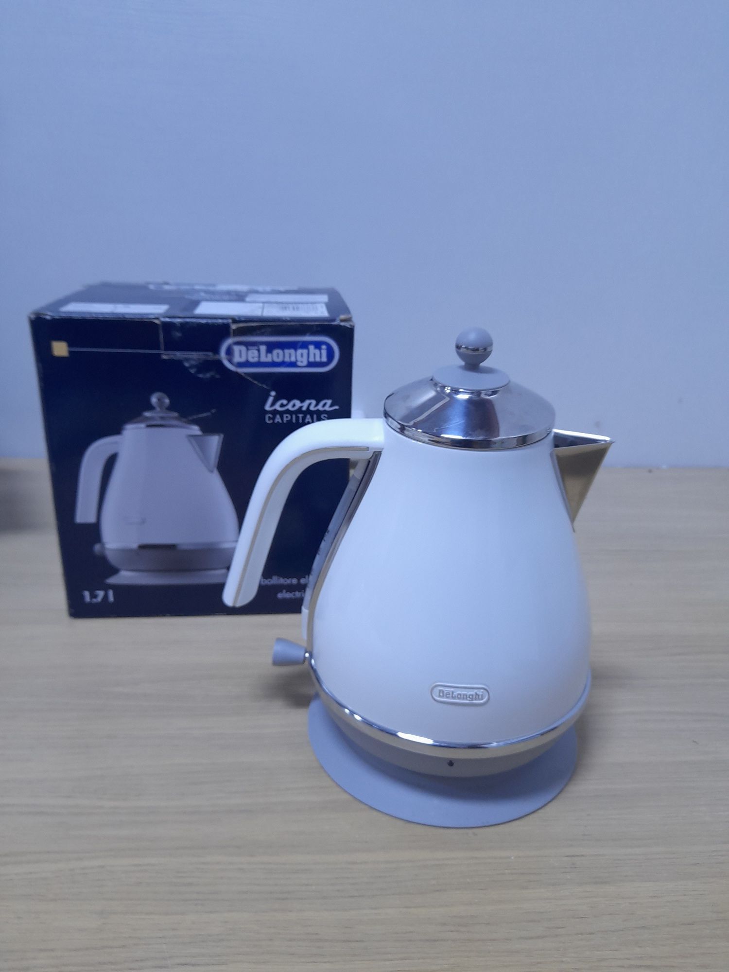 Чайник DeLonghi KBOC 2001 W