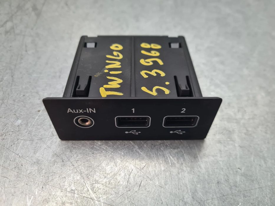 Módulo USB / AUX / IPOD RENAULT Twingo III (BCM_)