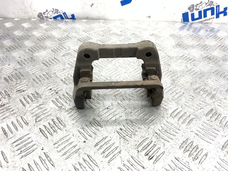 Скоба заднего суппорта LR027130 для Land Rover Range Rover Evoque 2011