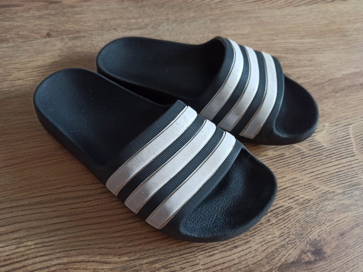 Czarne klapki dziecięce adidas rozmiar 32