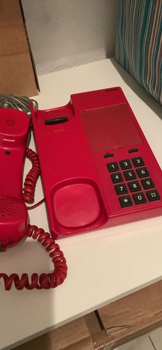 Telefone de teclas vermelho