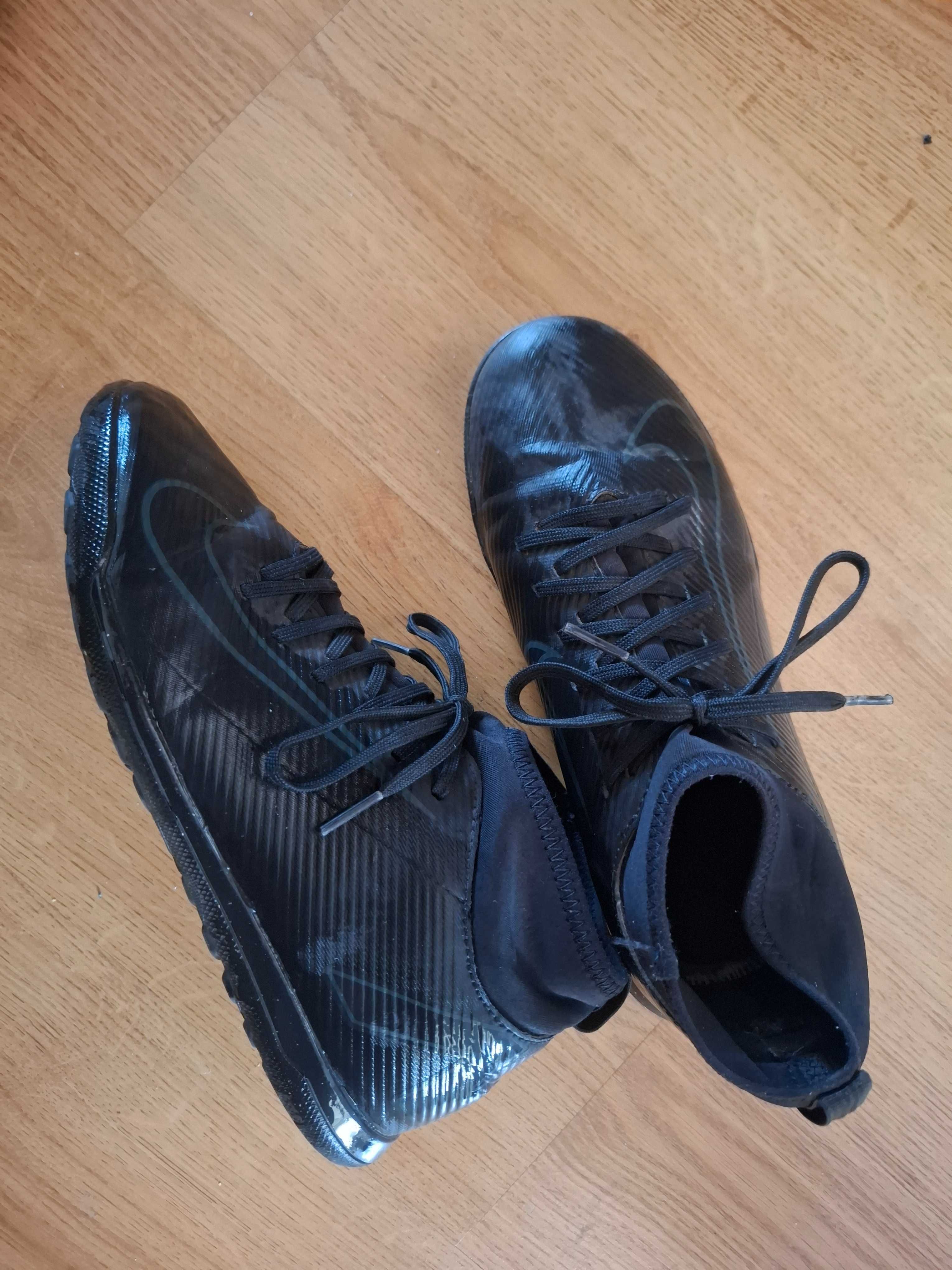 Buty NIKE do piłki nożnej