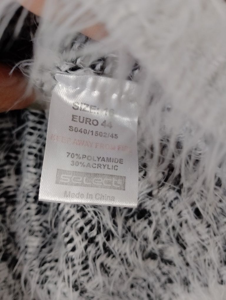 Mięciutki sweter oversize 44