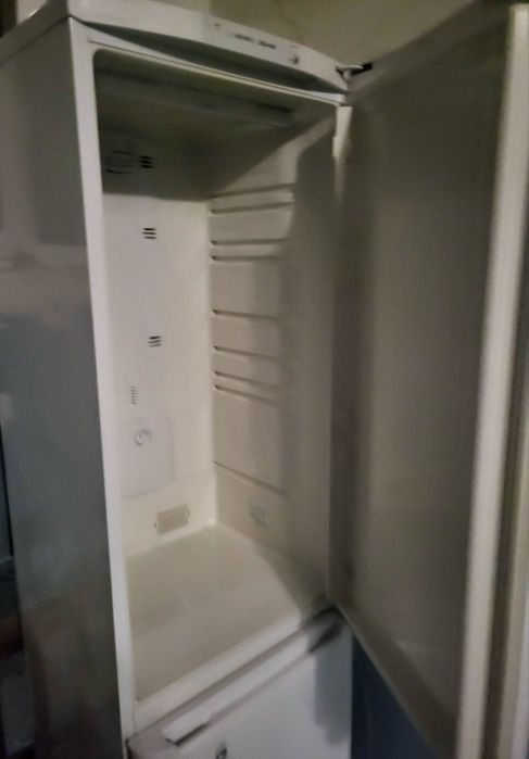 Холодильние Indesit no frost