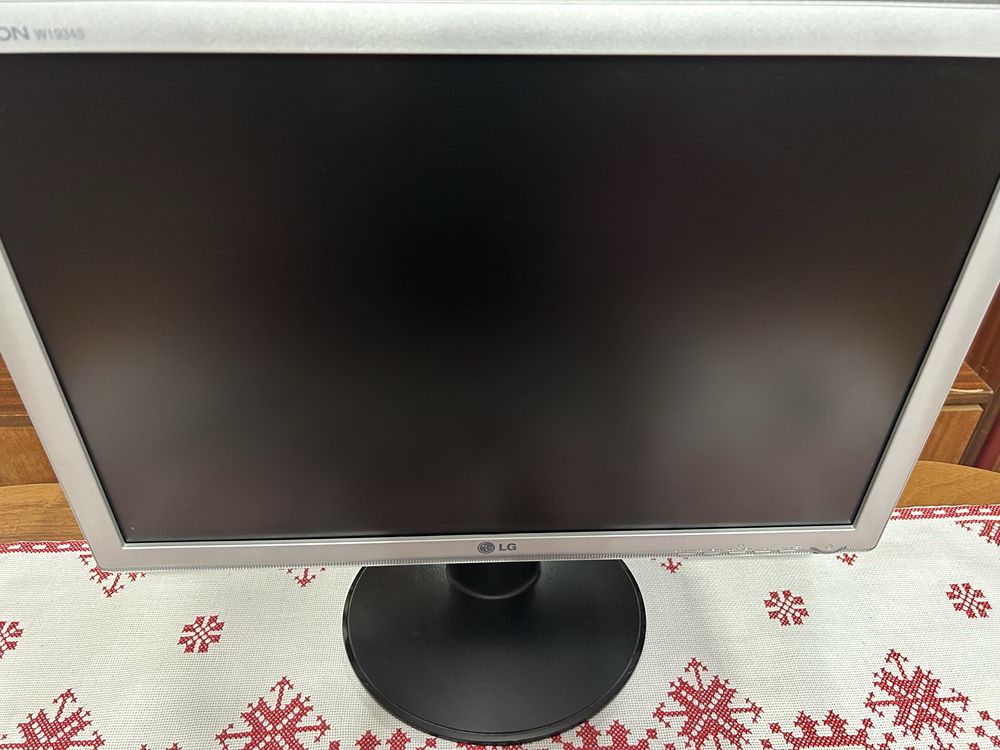 Монітор 19" LG Electronics W1934S-SN Silver