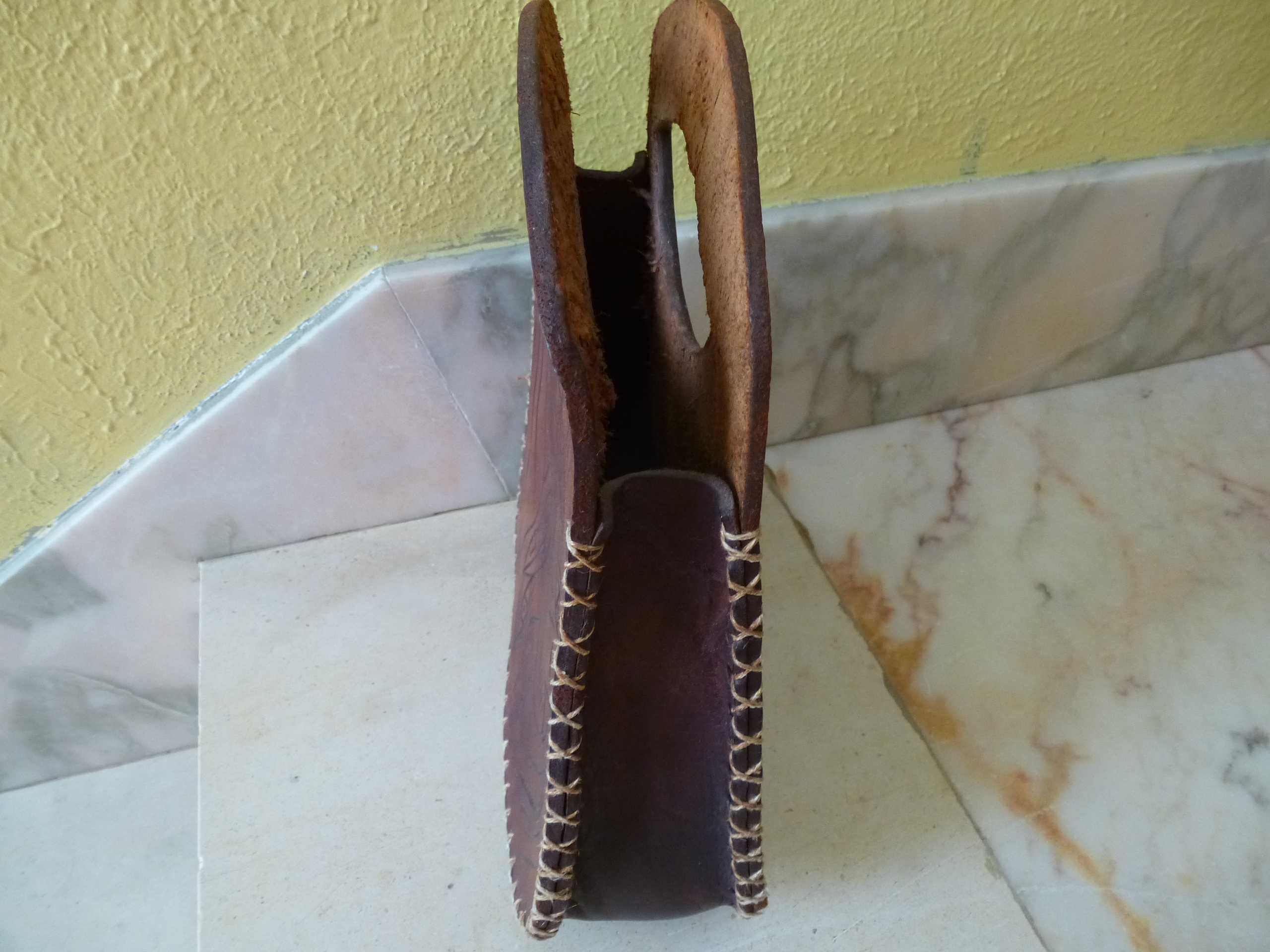 Malinha de mão de couro Africano artesanal