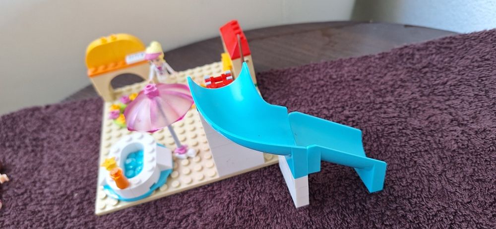 Lego frends ślizgawka, basen parasolka w zestawie
