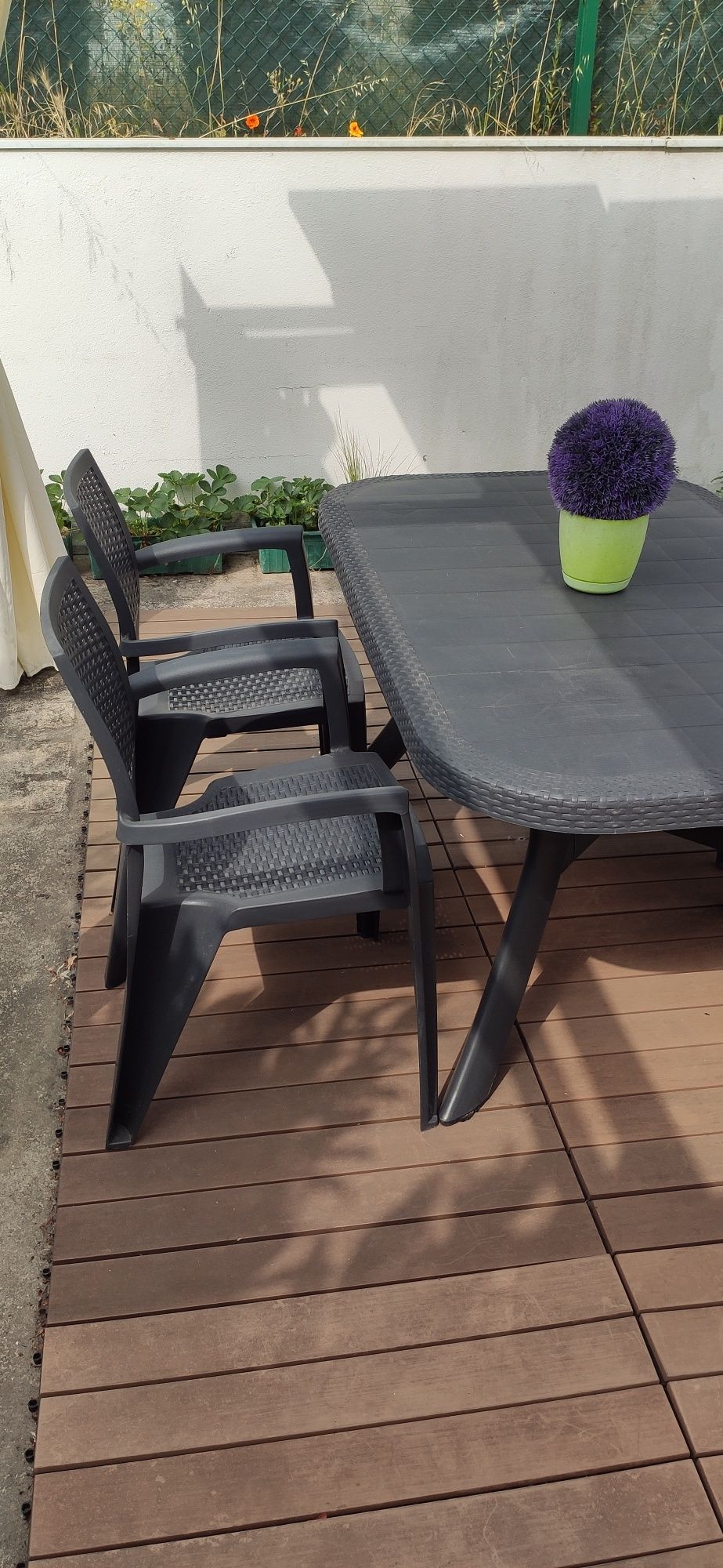 Cadeiras e mesa de jardim