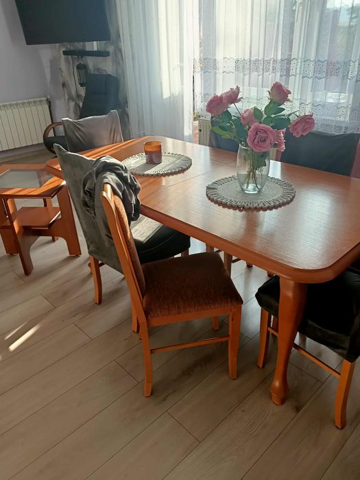 Stół, krzesła , stoliczek