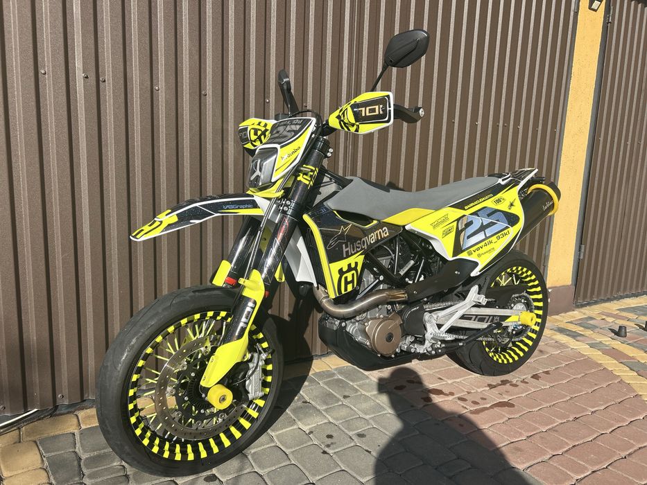 Husqvarna 701 supermoto