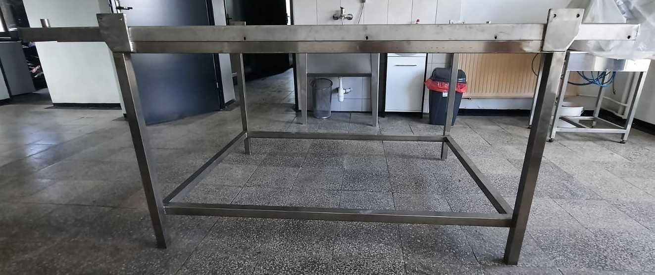Stół roboczy ze stali nierdzewnej