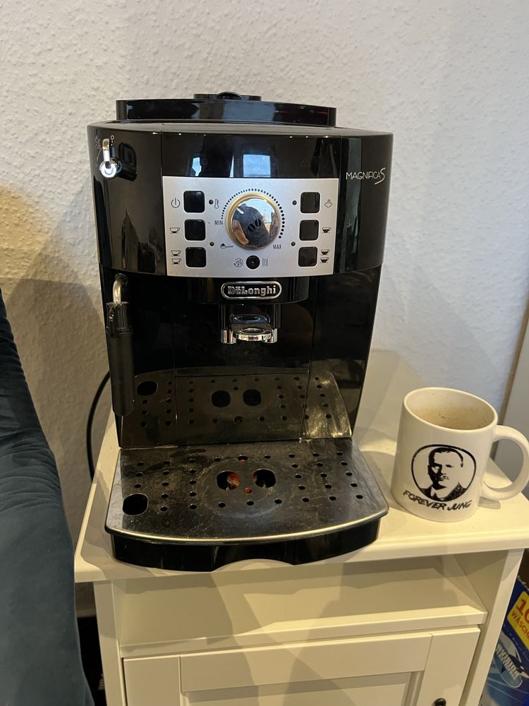 Кофе машина delonghi magnifica s