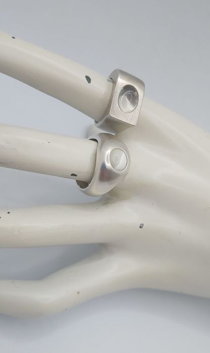 Aneis de prata novos com pedras