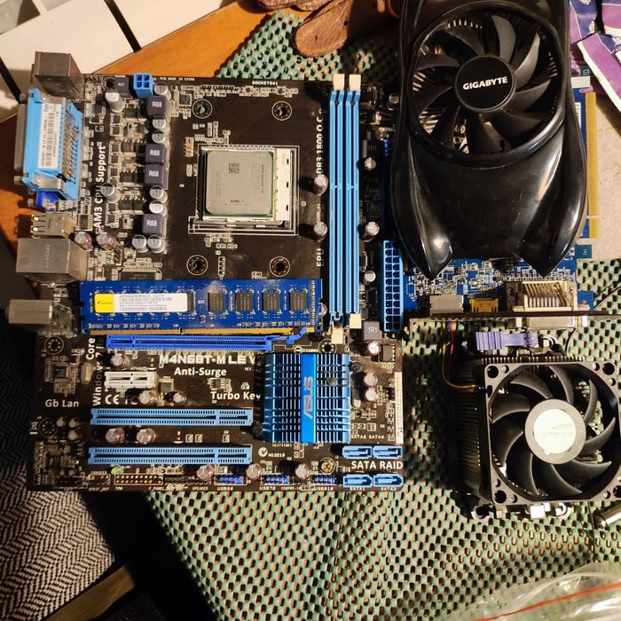 Komputer w częściach