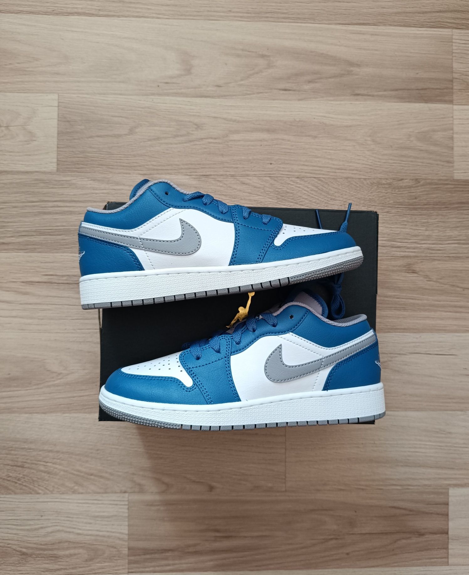 Buty damskie Nike Air Jordan 1 Low True Blue r. 38