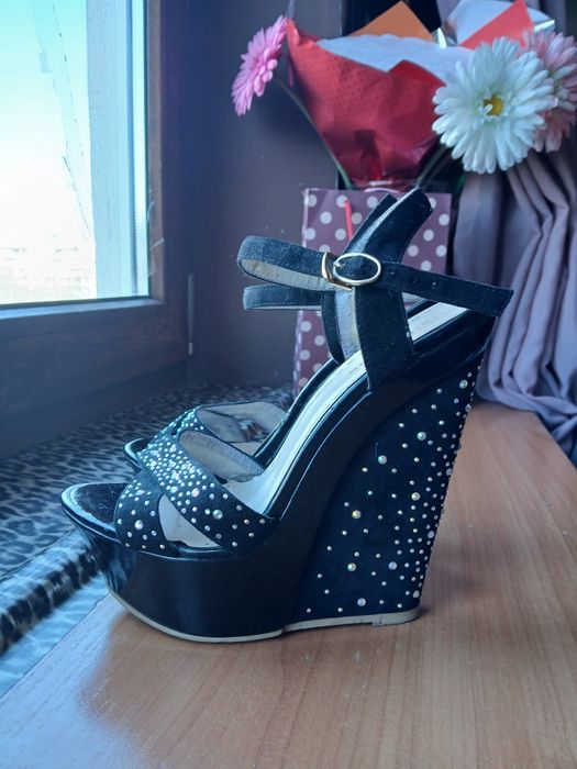 Продам новые кожаные женские туфли Zara