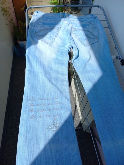 Продам брюки девчачьи джинсовые .